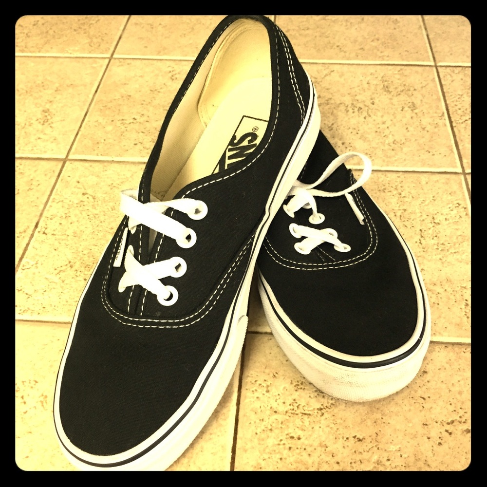 Ladies Vans Fashion Sneakers EUC size 7.5 W or 6 M